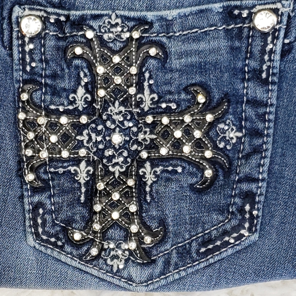 Miss Me Mid Rise Boot Cut Jean's.  Size 28. - Picture 4 of 8